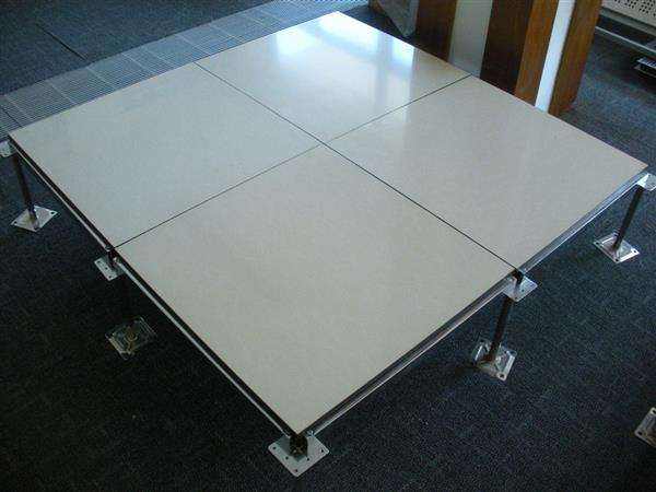 防靜電地板在機房建設要求中所起到的作用 防靜電地板在機房建設要求中所起到的作用